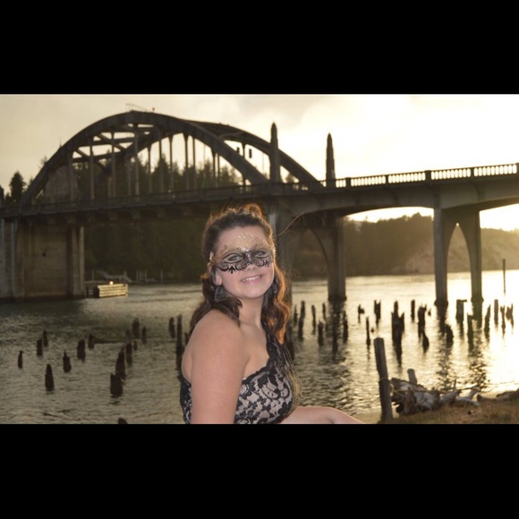 Meet your Posher, Hayley - Picture 1 of 1