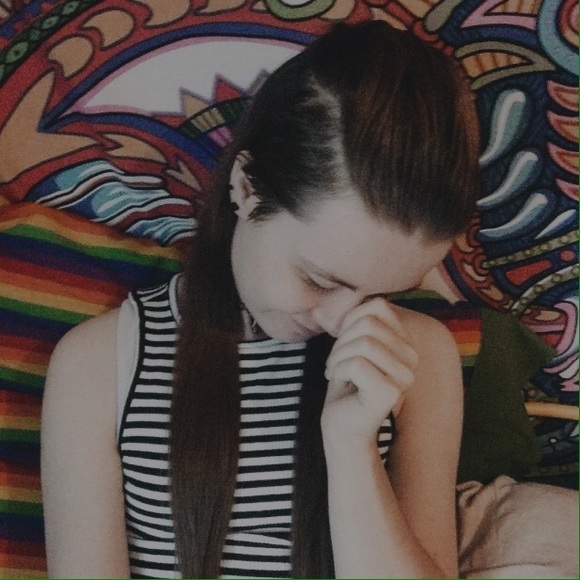 Meet your Posher, Courtney - Picture 1 of 1