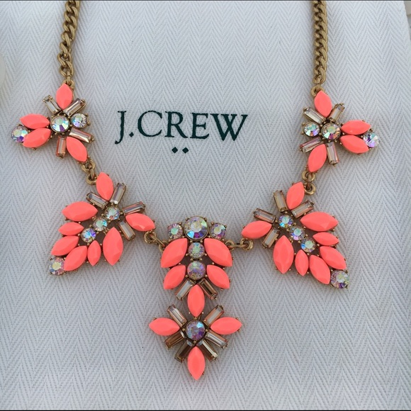 NWT J Crew Coral Pink Gemstone Blossom Necklace - Picture 2 of 4