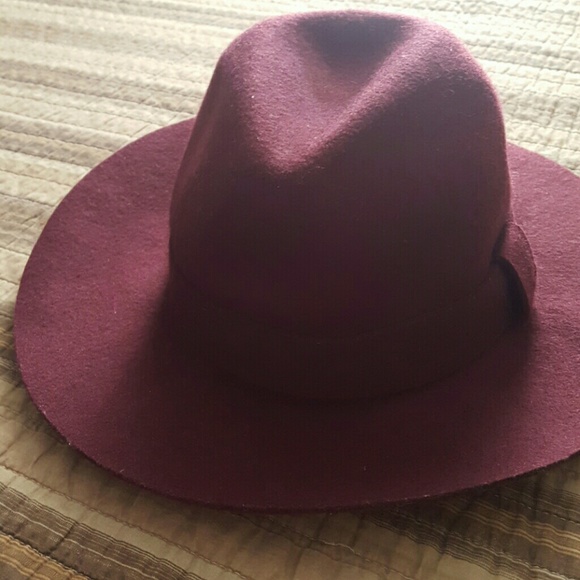 Bugundy hat