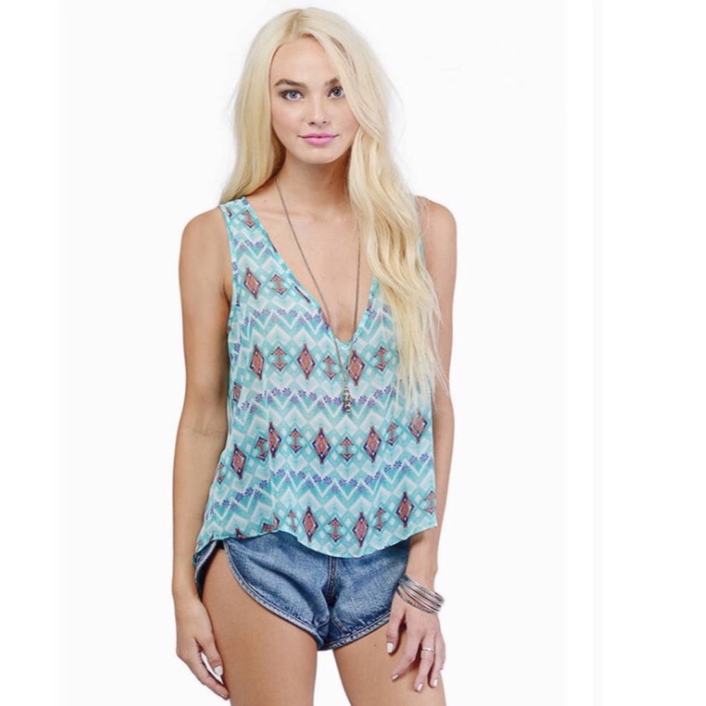 NWOT Tobi Bonfire Top in Mint