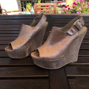 STEVE MADDEN 8.5 Metallic Silvery Taupe Grey Wedge