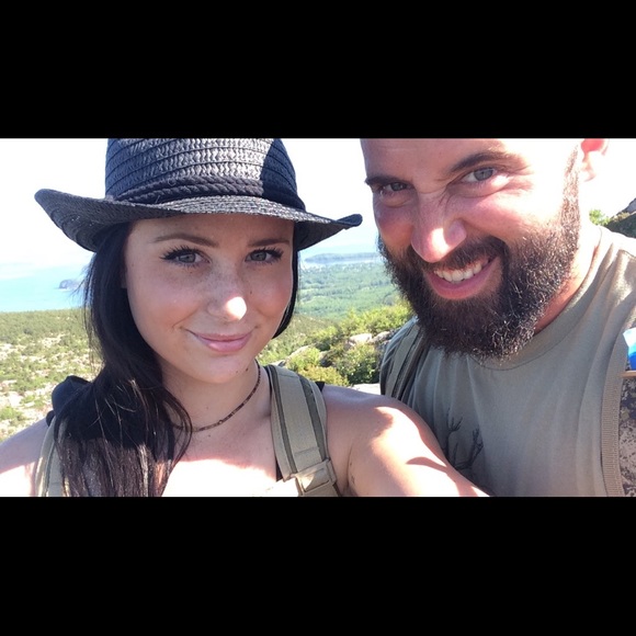 Meet your Posher, Courtney - Picture 1 of 1