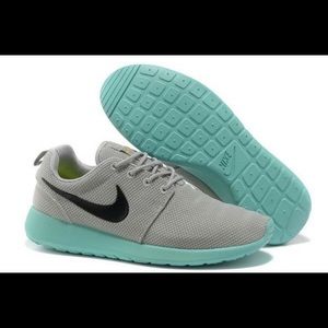 Nike roshe shoes