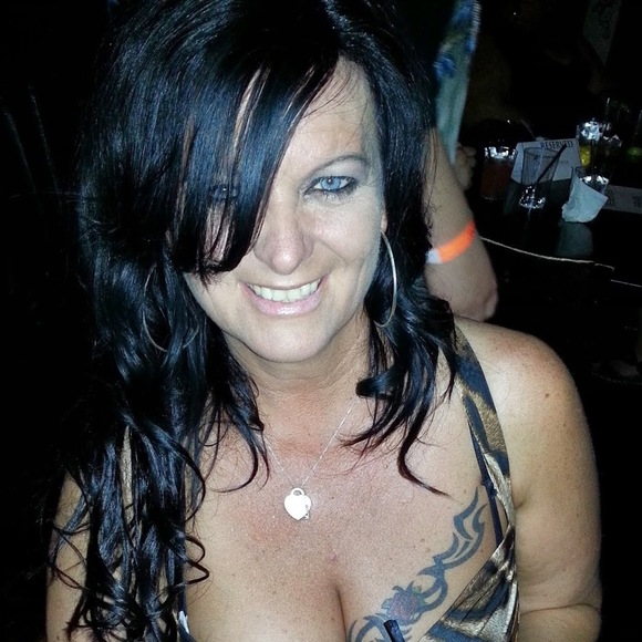 Meet your Posher, Leea