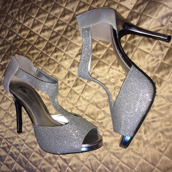 Silver sparkle T-strap heels. Size 8. - Picture 3 of 4
