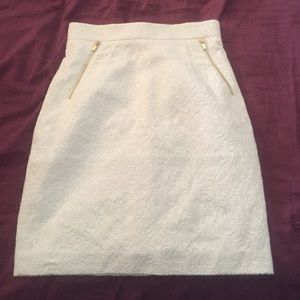 White fitted skirt