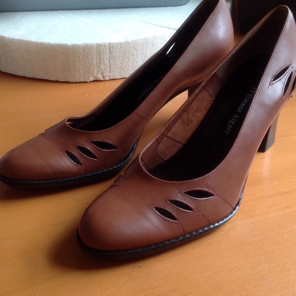Etienne Aigner Shoes - Etienne Aigner tan leather shoes SALE