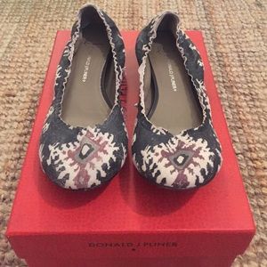 Donald J. Pliner flats 8.5