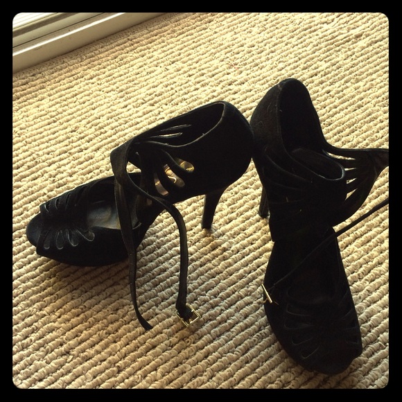 Sexy strappy Jessica Simpson heels 💃🏽