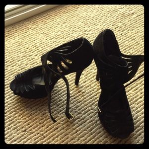 Sexy strappy Jessica Simpson heels 💃🏽