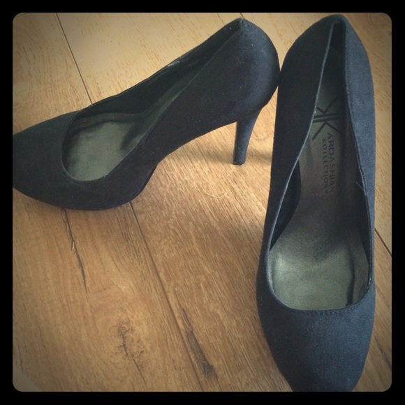 Black pumps Kardashian Kollection