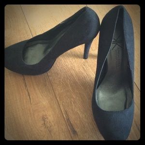 Black pumps Kardashian Kollection