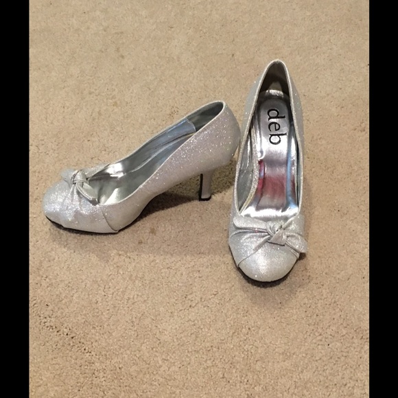 Cute sparkly silver DEB kitten heels with bows - Picture 2 of 3