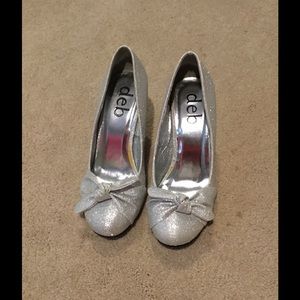 Cute sparkly silver DEB kitten heels with bows