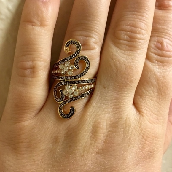 Gold Scroll Design Ring - Picture 3 of 4