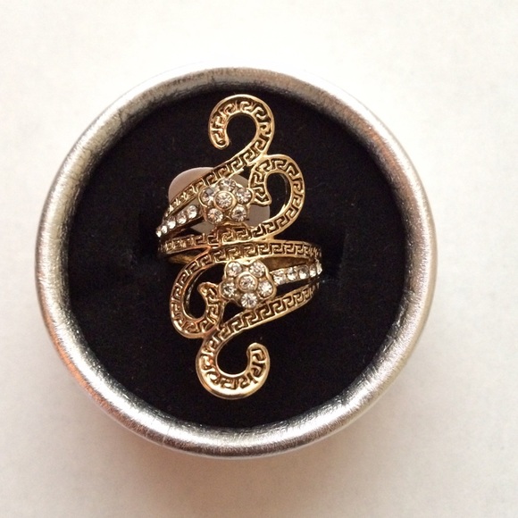 Gold Scroll Design Ring - Picture 1 of 4