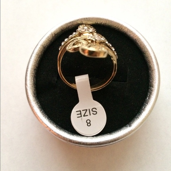 Gold Scroll Design Ring - Picture 4 of 4