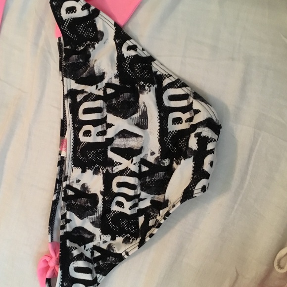 Roxy Set!! - Picture 4 of 4