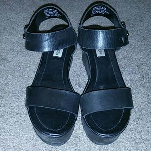 Steve Madden black leather wedges