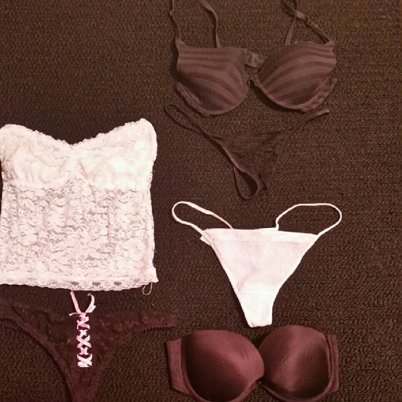 **BUNDLE**5 bras 5 thongs nwot