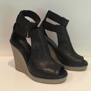BCBG Max Azria Platform wedges black 6B. Fit 6-1/2