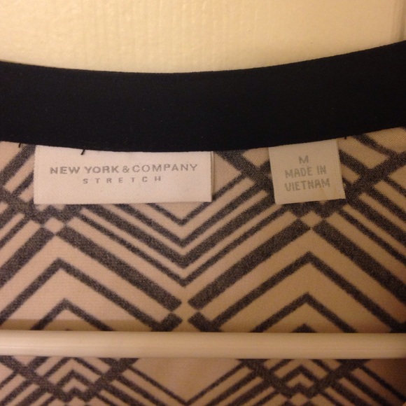 Wrap Front Top - Picture 2 of 2