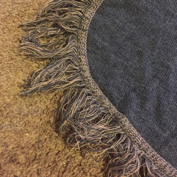 Poncho - Picture 2 of 3
