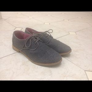 Toms, size 8.5