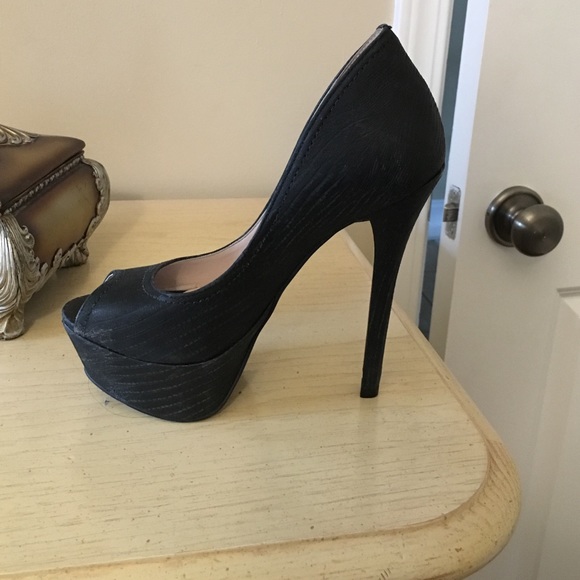Pumps - Picture 2 of 4