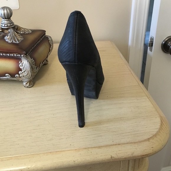 Pumps - Picture 3 of 4