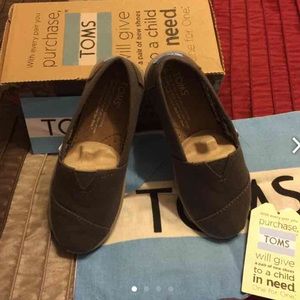 SOLD!  Toms Classic Canvas shoes ~ Boy's 13 Youth