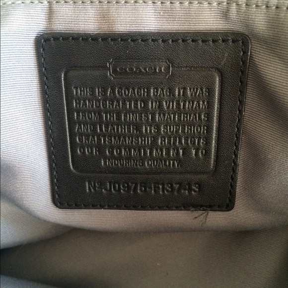 Authentic, large Coach hangbag - Picture 3 of 3