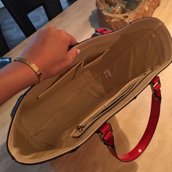 BCBGMAXAZRIA bag - Picture 3 of 4