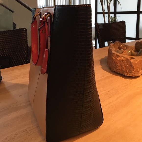 BCBGMAXAZRIA bag - Picture 4 of 4