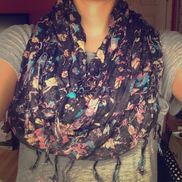SET OF 4 SCARVES