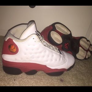 Jordan 13 cherry size 5.5y (7 -7 1/2 in women's)
