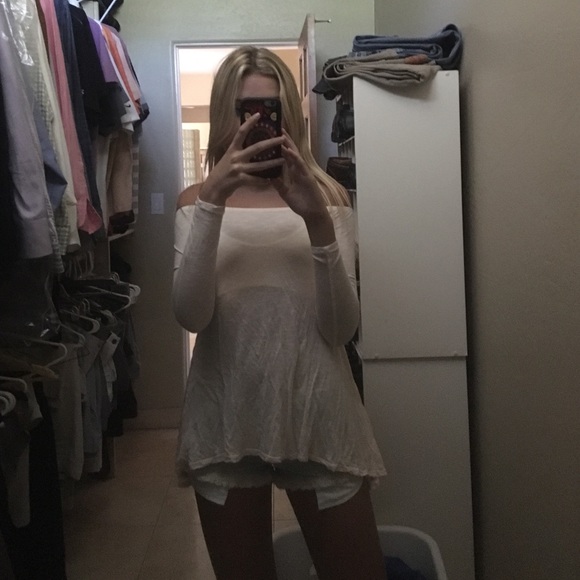 Nwot LF Emma and sam off the shoulder size small - Picture 3 of 3