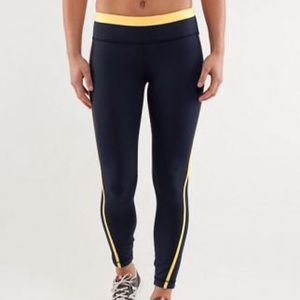 Lululemon run: pace tight in inkwell/burning yello