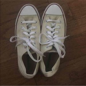 Classic off-white converse!