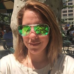 Meet your Posher, Isabel