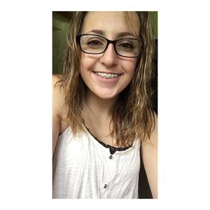 Meet your Posher, Chloe