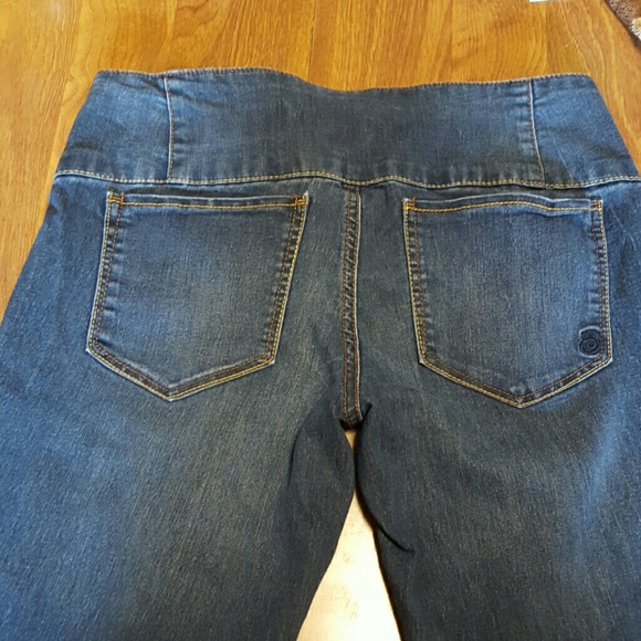 Jeans - Picture 2 of 3