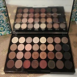 Eyeshadow palette by Makeup Revolution