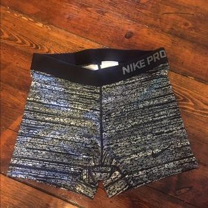 Medium Nike Pros