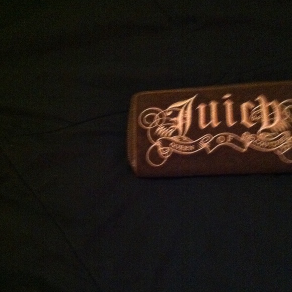 A juicy couture wallet - Picture 1 of 4