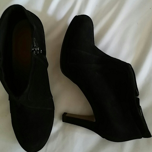 Clarks Shoes - Clarks Ankle Boots Size 6.5 M