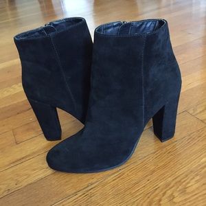 Steve Madden Glorius black suede bootie/ankle boot