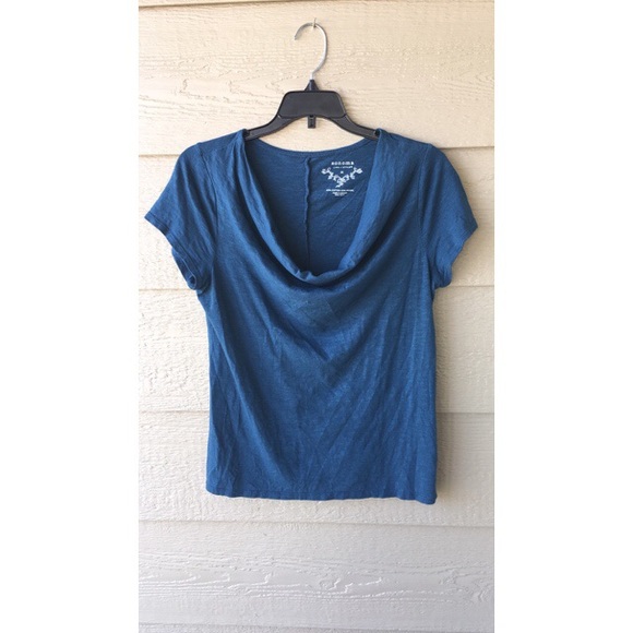 Cowl-neck short sleeve shirt