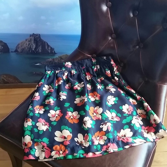 skirt silk with flowers - Picture 1 of 3